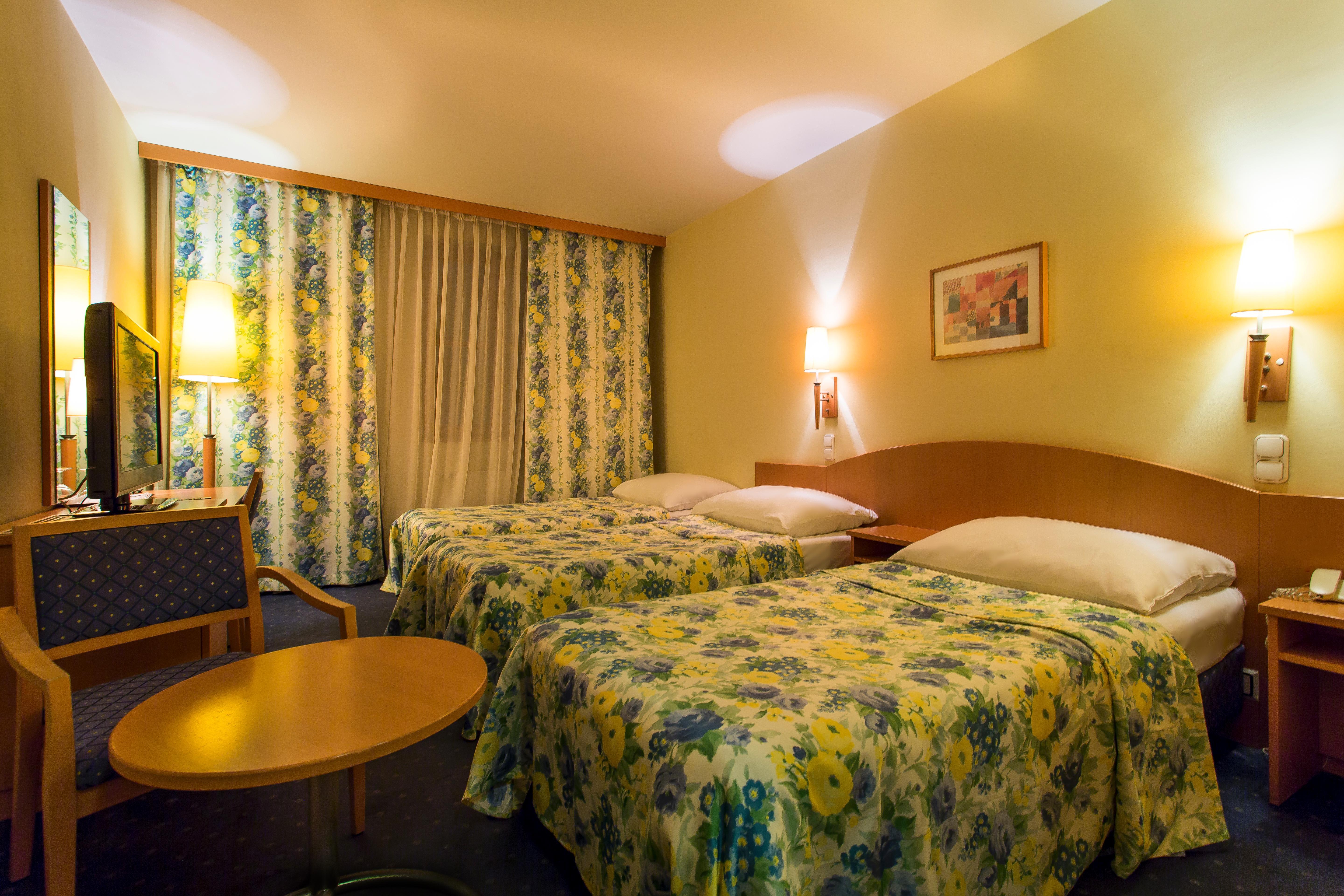 คอร์วิน โฮเทล บูดาเปสต์ - ซิสซิวิง Hotel ภายนอก รูปภาพ