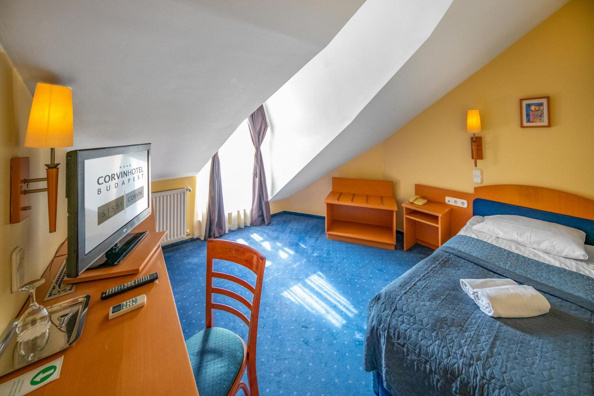 คอร์วิน โฮเทล บูดาเปสต์ - ซิสซิวิง Hotel ภายนอก รูปภาพ