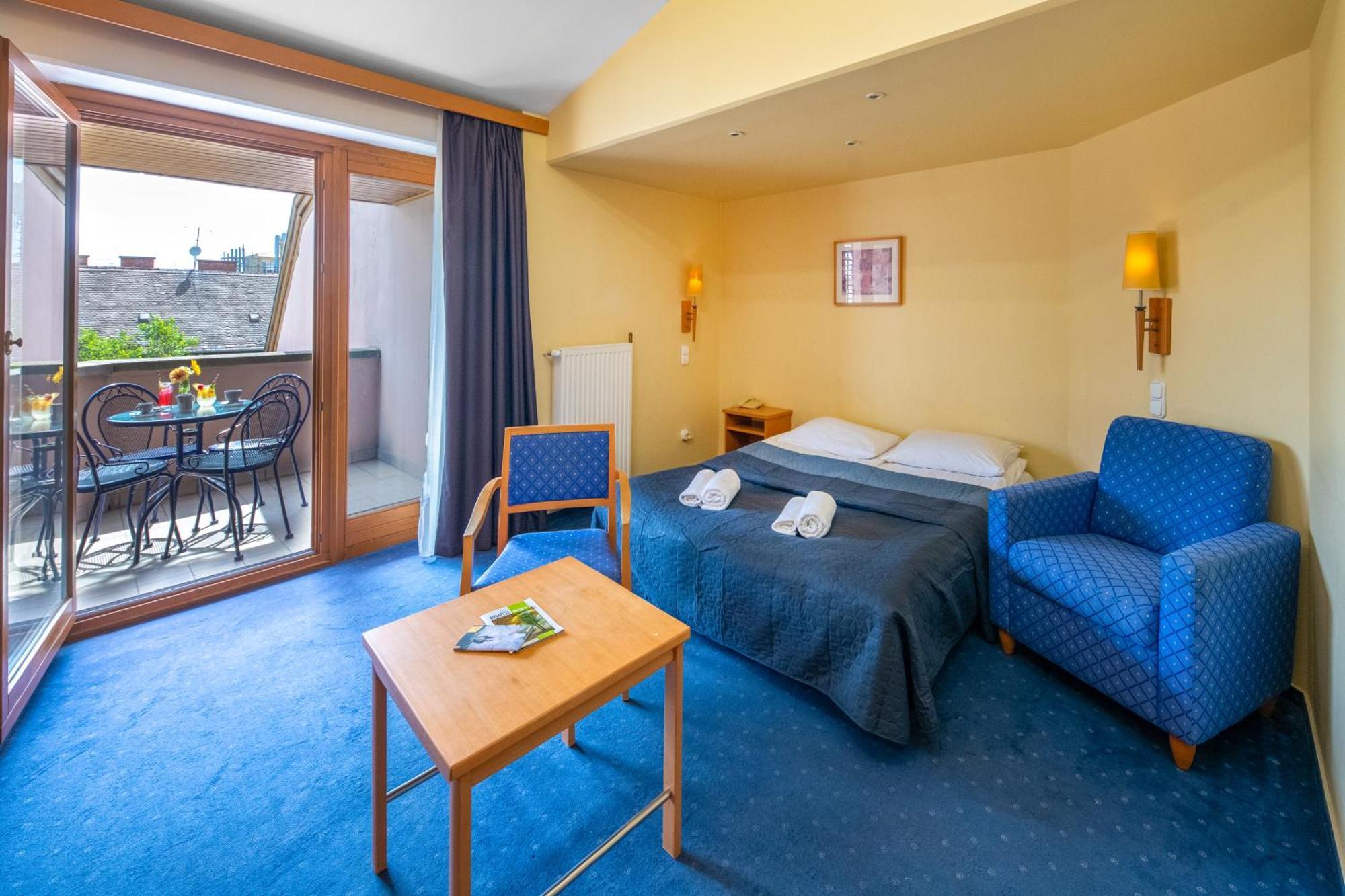 คอร์วิน โฮเทล บูดาเปสต์ - ซิสซิวิง Hotel ภายนอก รูปภาพ