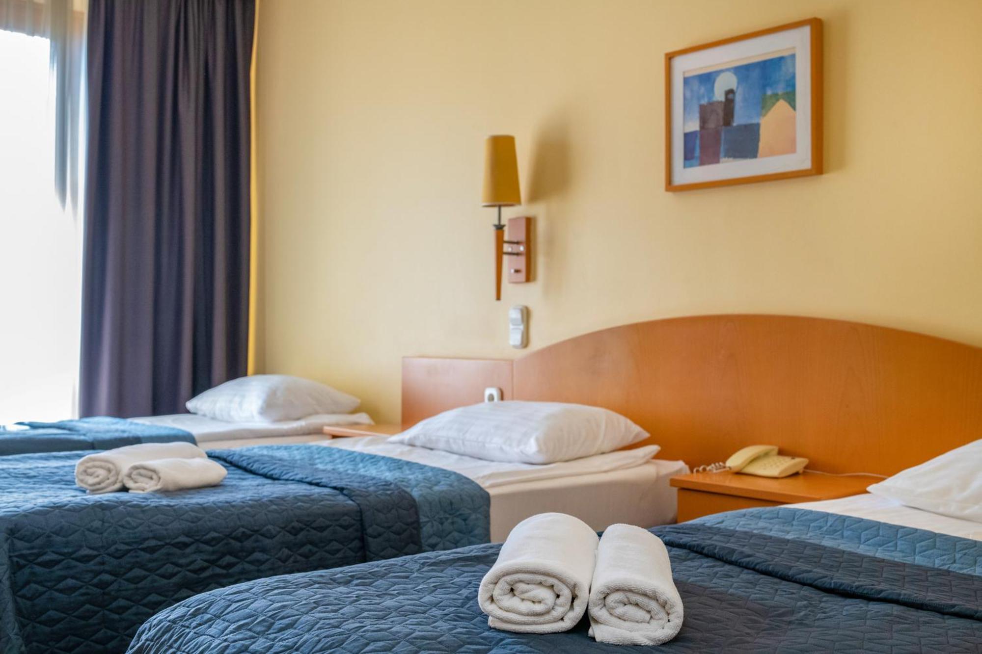 คอร์วิน โฮเทล บูดาเปสต์ - ซิสซิวิง Hotel ภายนอก รูปภาพ