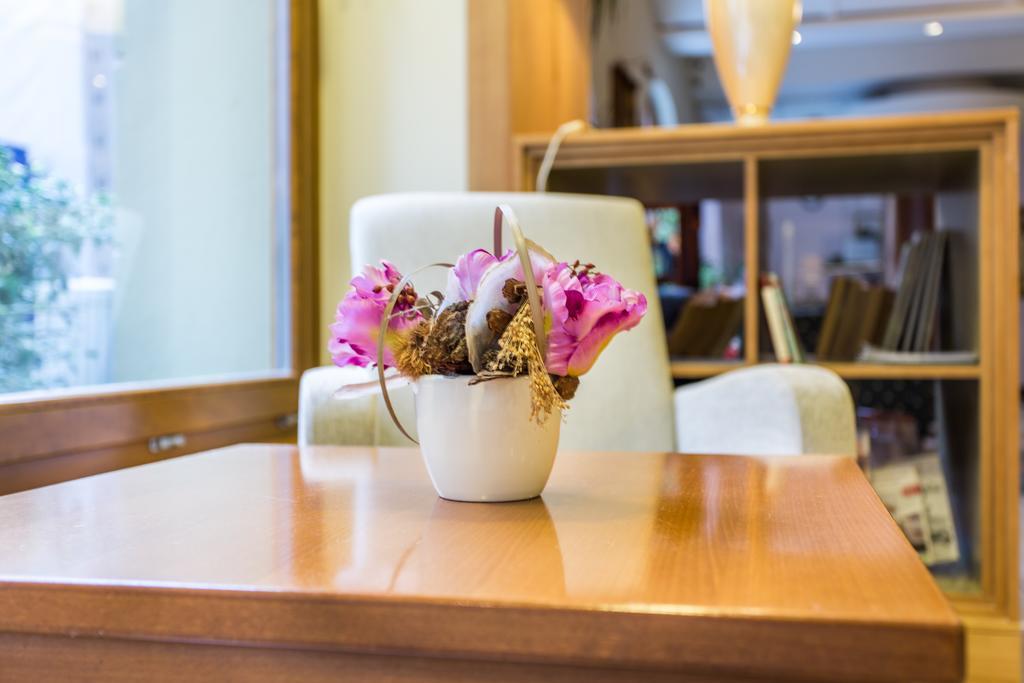 คอร์วิน โฮเทล บูดาเปสต์ - ซิสซิวิง Hotel ภายนอก รูปภาพ